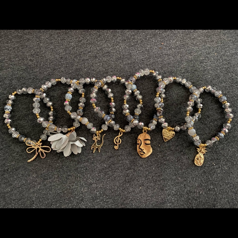 Artesanal gray hand made 7 piece bracelet.
